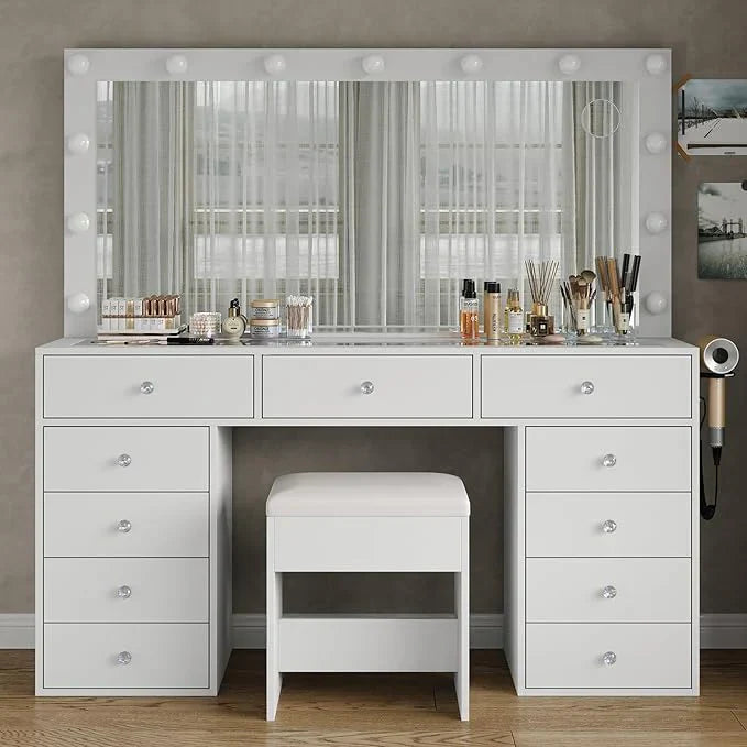 MirrorLux Studio “Apply your makeup like a pro without leaving your room”