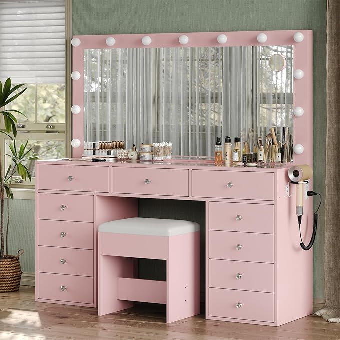 MirrorLux Studio “Apply your makeup like a pro without leaving your room”